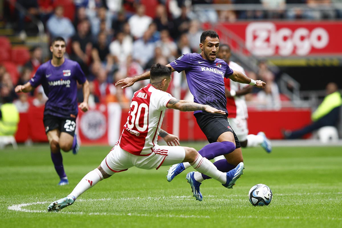 Onherkenbaar Ajax zakt tegen AZ verder weg in moeras en dit valt op