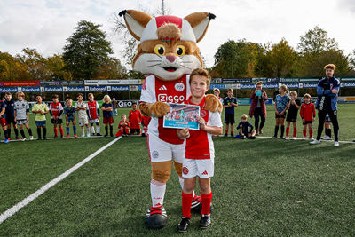 Deze vriend van Lucky wint ook nog eens een mascotteplek! © Pro Shots