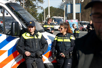 Tijgers in uniform! © De Brouwer