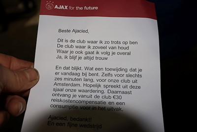 Waardering vanuit Ajax voor supporters. Mooi! © De Brouwer
