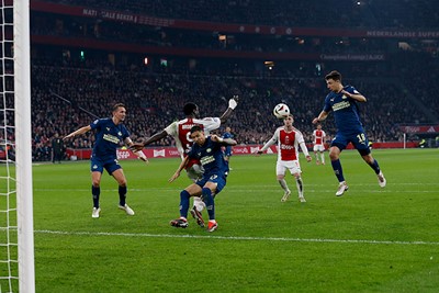 Ajax zet aan, maar weet Benitez niet meer te verschalken. © De Brouwer