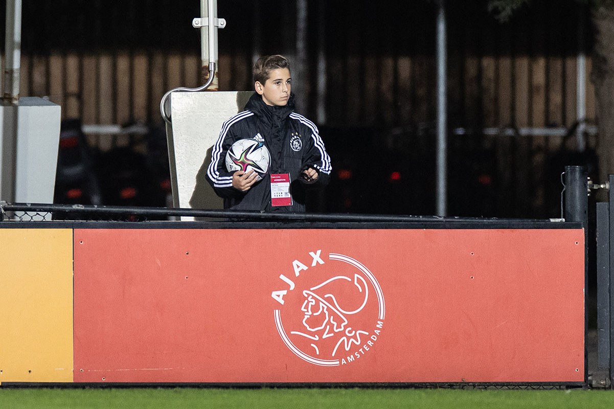 Ballenjongens en -meiden gezocht voor Jong Ajax - VVV-Venlo