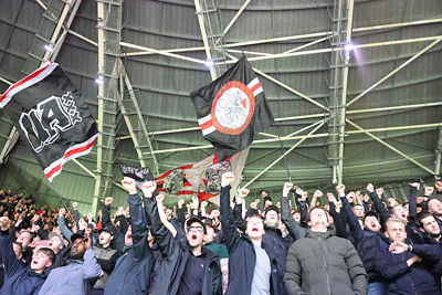 We zien dat Ajax defensief solide is. Er komt geen muisje door. © De Brouwer