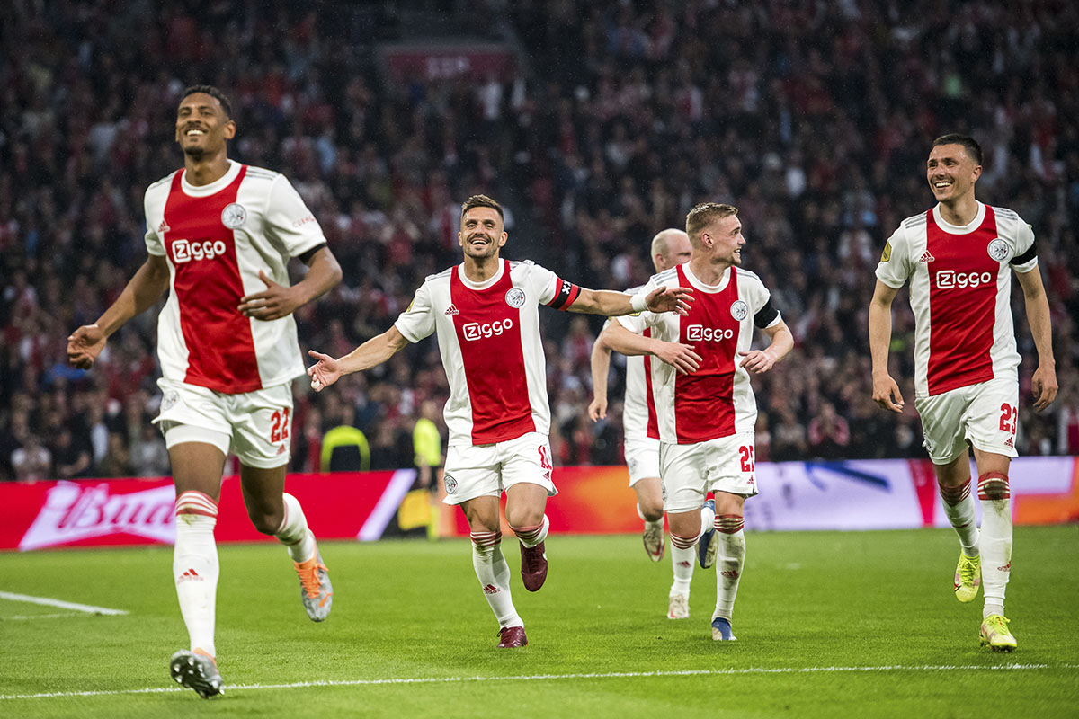 Passmaps: dominant Ajax sleept verdiende landstitel in de wacht