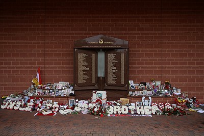 Het Hillsborough monument naast Anfield. © De Brouwer