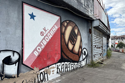 Stukje straatkunst naar de mensen toe. © Ajax Life