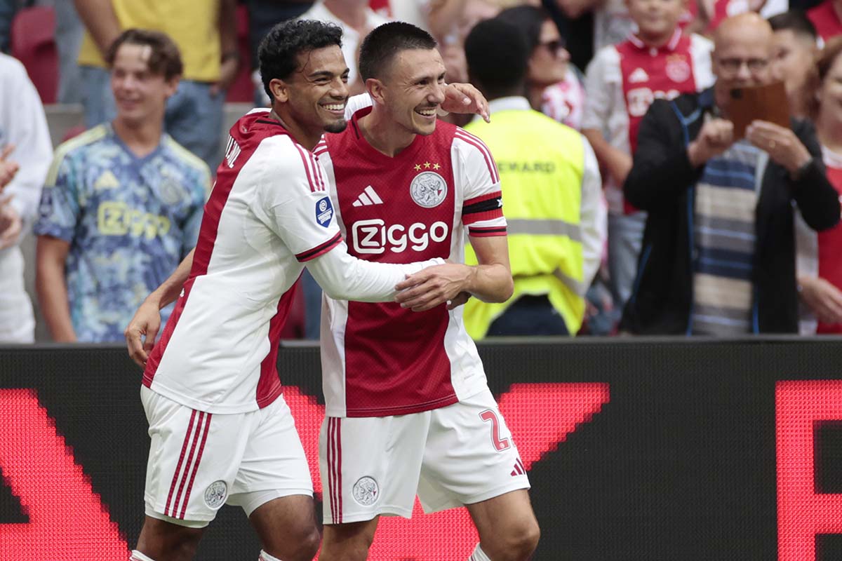 Kansen missend Ajax boekt kleine zege op Heracles