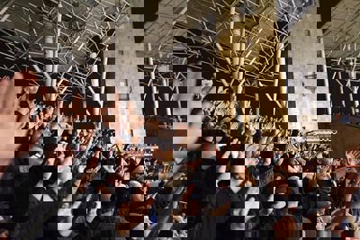 Handen, handen, handen! © De Brouwer