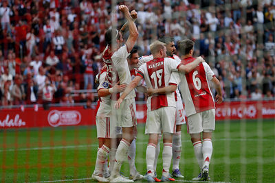 Natuurlijk weer het kruisje. © De Brouwer