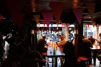 Dus lekker een kroegje in aan De Dijk. © De Brouwer