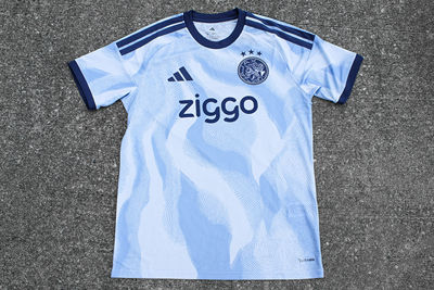 Het tenue is geïnspireerd op de vele lichtblauwe shirts uit onze clubhistorie. © Ajax Life