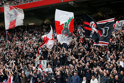 Vlagvertoon op Zuid. © De Brouwer