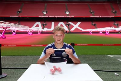 Hij mag naar Ajax - PSV! © De Brouwer