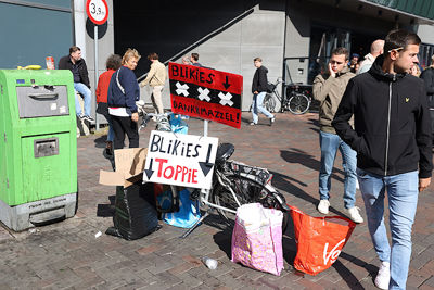 De blikverzamelaars worden steeds creatiever. © De Brouwer