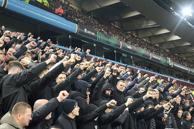 Altijd en overal. © De Brouwer