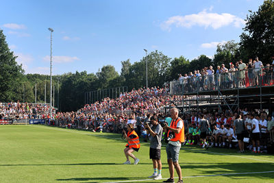 Volle tribunes in Gelderland. © SV Ajax