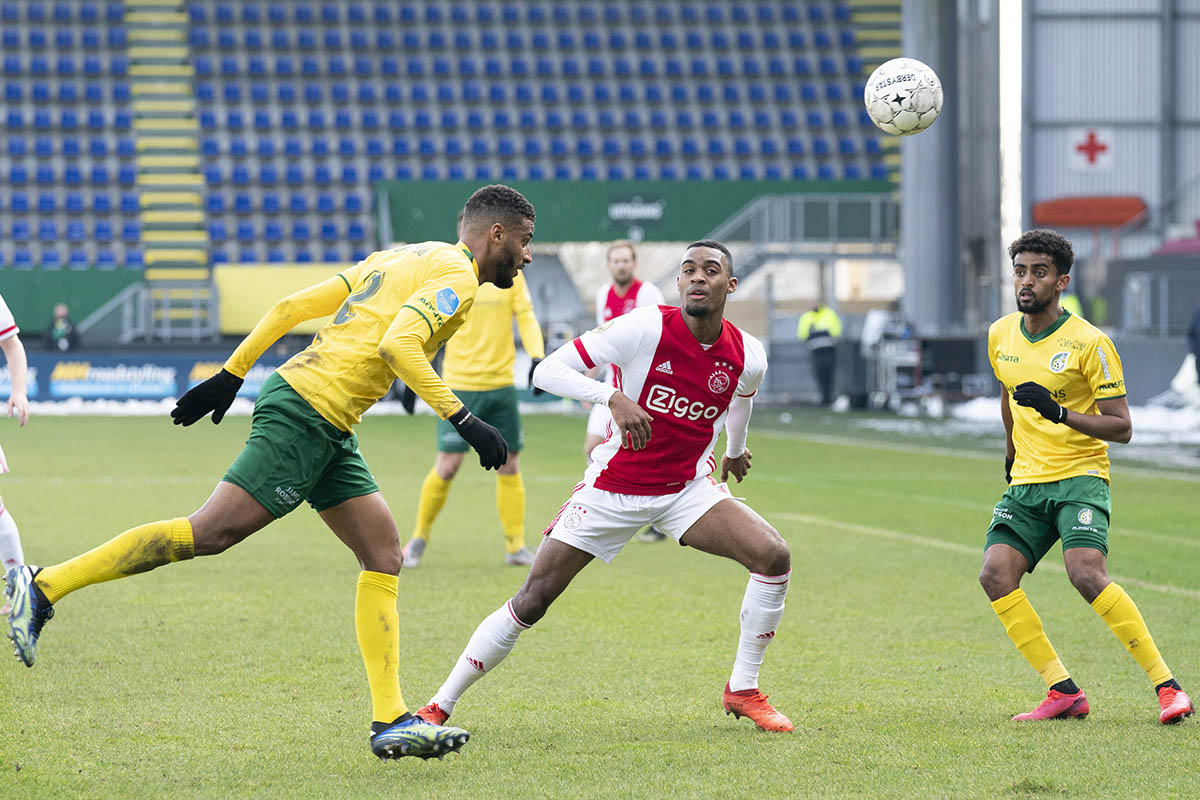 Gravenberch: ‘Ik ben achttien jaar, Ajax is mijn cluppie en daar zit ik nog wel effe’