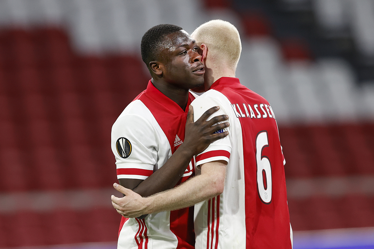 Ook ‘oude lul’ Klaassen weet vertrek Brobbey naar Leipzig niet te voorkomen