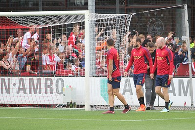 Daar zijn de spelers! © SV Ajax