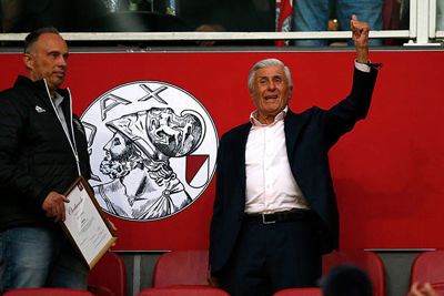 Swart staat een dag later in het stadion weer in het zonnetje. © De Brouwer