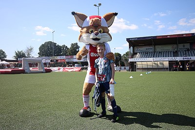 Ajax Kids Clublid Naud gaf DVC