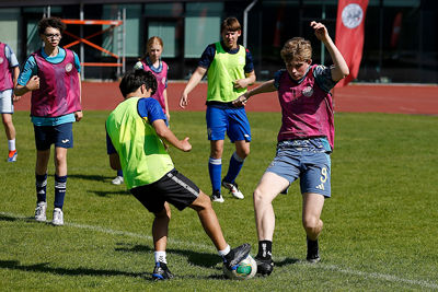 Hier wordt gewoon verder gevoetbald. © De Brouwer