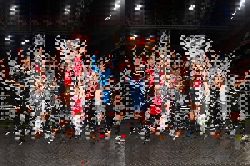 ajax-mascotte-kwarfinale-1200