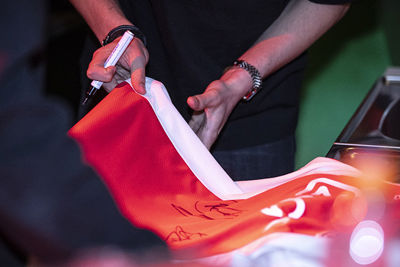 Met een krabbeltje erop wordt dit shirt nog fraaier. © Pro Shots