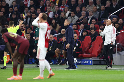 Keizer heeft commentaar en krijgt geel. © De Brouwer