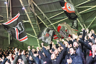 Zij vieren hun eigen feestje. © De Brouwer