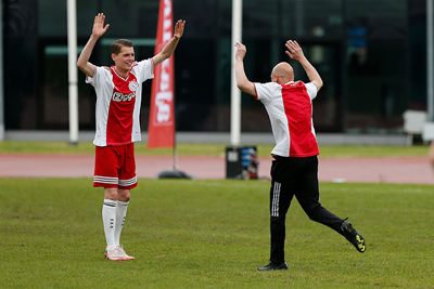 Bam, raak, feest, juichen, alles! © De Brouwer