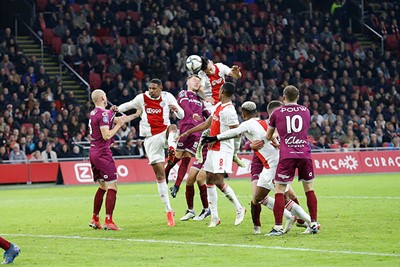 Ajax probeert het wel, maar een serieus slotoffensief zit er niet in. © De Brouwer