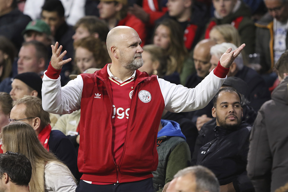 Ontgoochelde Ajacieden zien Ajax zee aan kansen missen tegen Vitesse