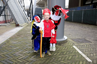 Kijk eens wat een prachtig Sinterklaasje. © De Brouwer