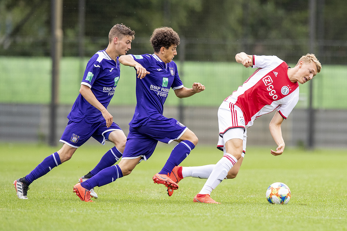 Ajaxanderlecht800