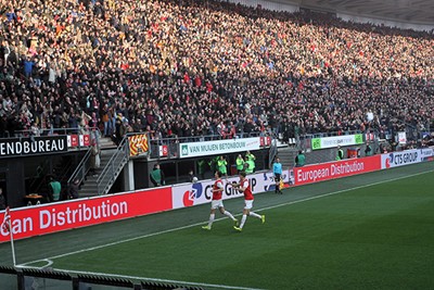Van Bommel zet AZ al na zes minuten op voorsprong. © SV Ajax
