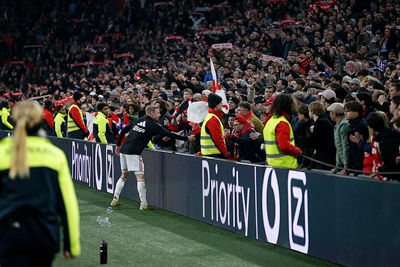 Klaassen neemt zoals wel vaker de tijd voor supporters. © De Brouwer