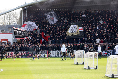 Klaar om Ajax een steuntje in de rug te geven. © De Brouwer