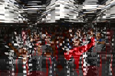 Tussendoor bewonderen we de spelersbus. © De Brouwer