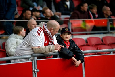 Hij legt uit dat het echt heus ooit weer goedkomt met Ajax. © De Brouwer