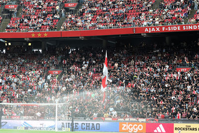 De tribunes stromen weer vol. © SV Ajax