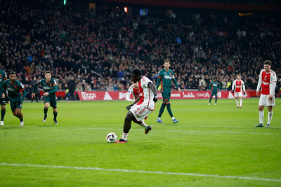 De bal gaat naar de rechterhoek, maar... © De Brouwer