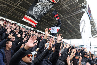 Handen hoog! © De Brouwer