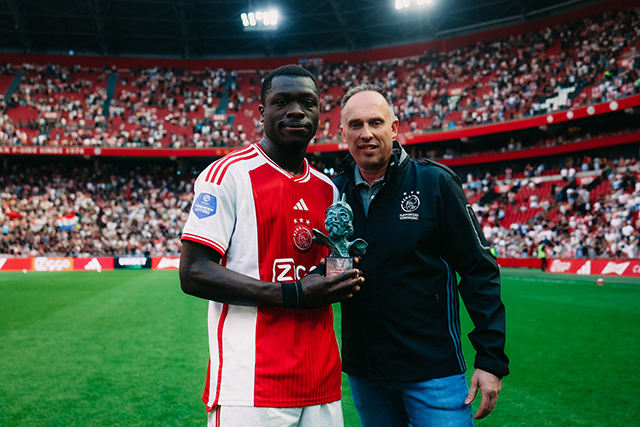 De prijs voor Ajacied van het Jaar wordt ieder seizoen door ons uitgereikt. 