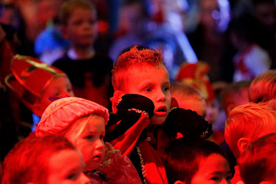 Oei, hij lijkt het gitaarspel minder te waarderen... © De Brouwer