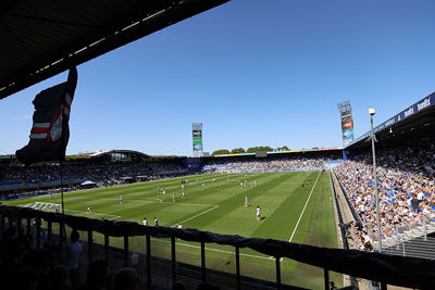 Een warming-up is bijna niet nodig in het bloedhete MAC3PARK stadion. © De Brouwer