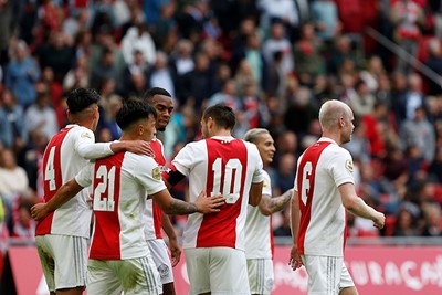 Ajax blijft juichen op het veld en dat doet ons goed. © De Brouwer