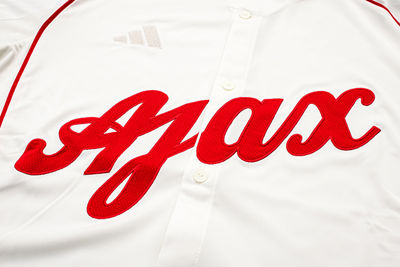 Het shirt zag er vroeger ook zo uit. © Ajax Life