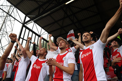 Met je vrienden aan je zij. © De Brouwer