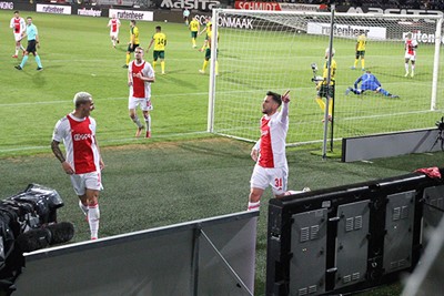 Heujjjj, Nico bleef in Amsterdam en Nico scoort. © Ajax Life